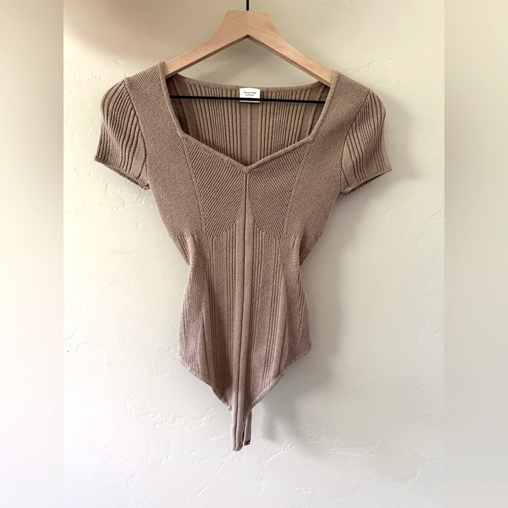 Abercrombie & Fitch short-sleeve sweetheart sweater bodysuit